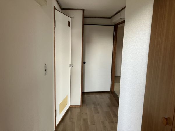 エクセレント緑地公園5階3LDK 玄関の画像
