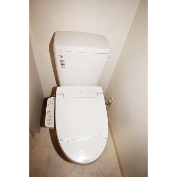 アーデンタワー本町イースト14階1K トイレの画像