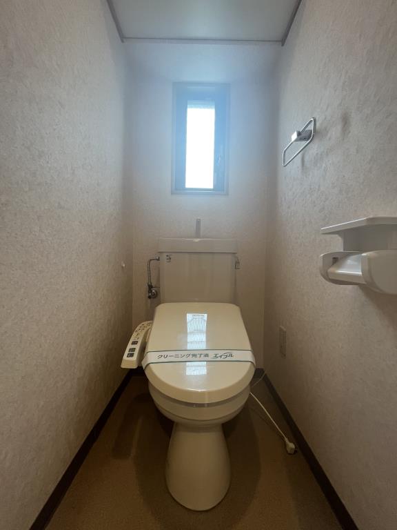 シュロス鶴ヶ丘 8階2LDK トイレの画像