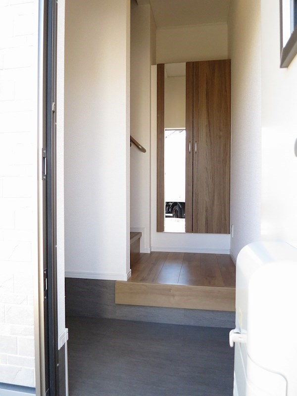 Casaあびこ道3階2LDK 玄関の画像
