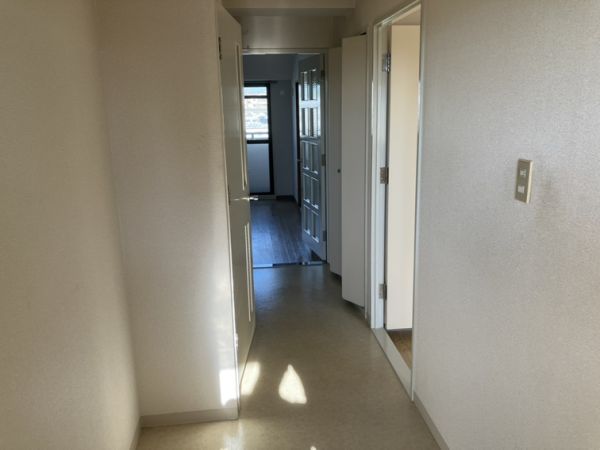 ローレル蛍池5階2DK 玄関の画像