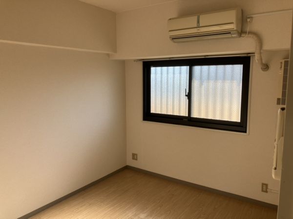 ローレル蛍池5階2DK 部屋①の画像