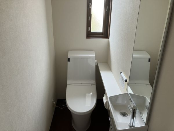 メゾン・アンソレイエ桜ケ丘2階2LDK トイレの画像