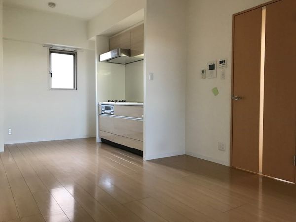 BROU上町台3階1DK リビングの画像