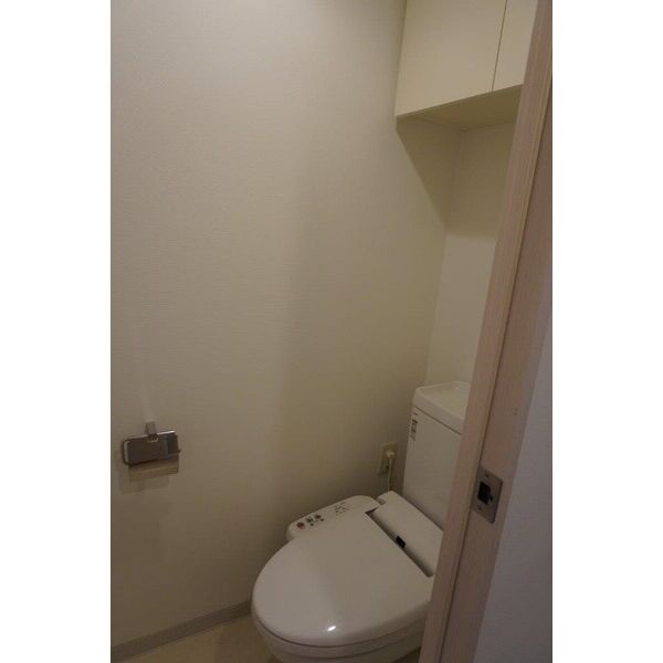 セレニテ新大阪弐番館4階1R トイレの画像