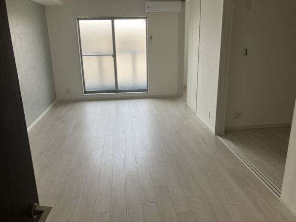 Villa　41　YAMATE　SUITA3階2LDK リビングの画像