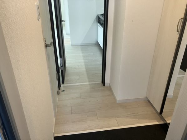 Villa　41　YAMATE　SUITA3階2LDK 玄関の画像