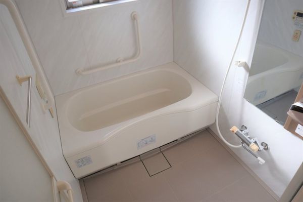 レジデンス八楽2階2LDK お風呂の画像