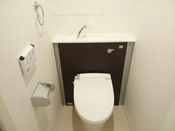 ウェスト宮ノ下6階1LDK トイレの画像