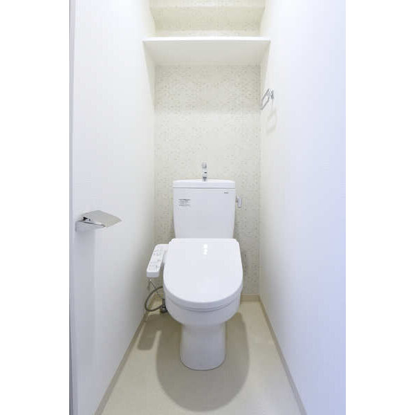 フォーリアライズ難波リアン03階1K トイレの画像