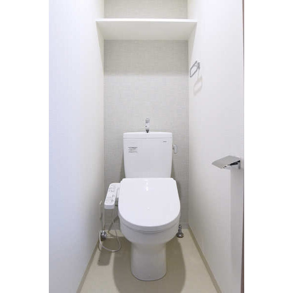 フォーリアライズ難波リアン08階1K トイレの画像