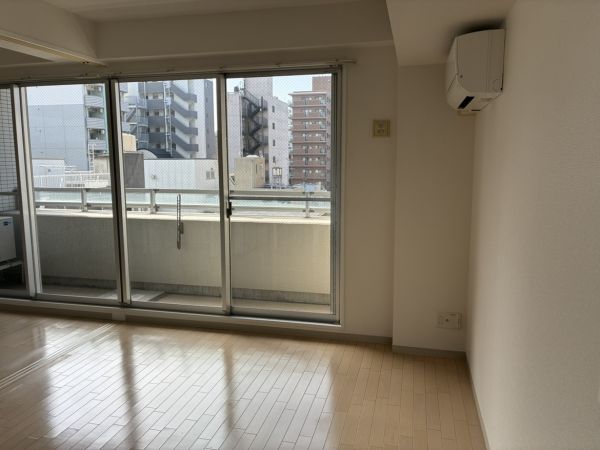 ドゥーエ谷町5階1LDK リビングの画像