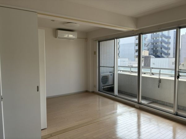 ドゥーエ谷町14階1LDK リビングの画像