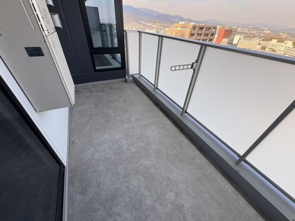 Brillia Tower箕面船場TOP OF THE HILL13階3LDK ベランダの画像
