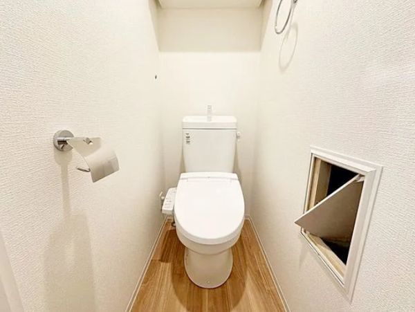 セレニテ東梅田アリエ7階2K トイレの画像