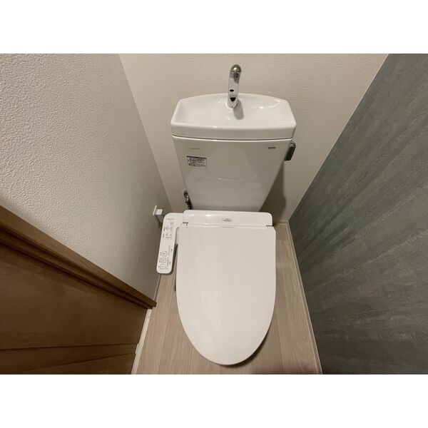 ファーストフィオーレ蛍池ルナーレ11階1DK トイレの画像