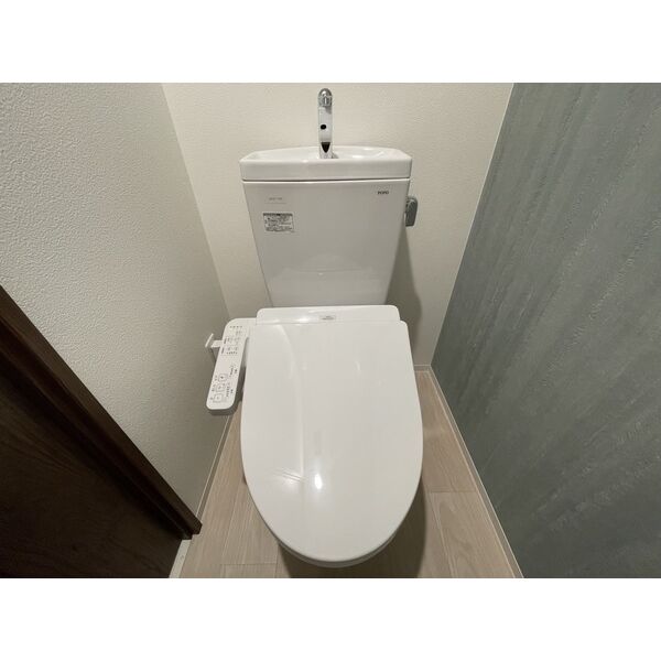 ファーストフィオーレ蛍池ルナーレ10階1DK トイレの画像