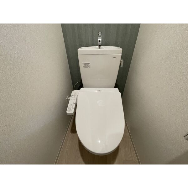 ファーストフィオーレ蛍池ルナーレ09階1K トイレの画像