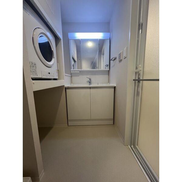 スプランディッド大阪NAMBA LINE13階3LDK 洗面所の画像