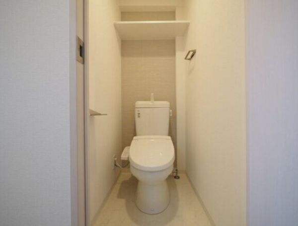 エスリード大阪イーストエッジ3階1K トイレの画像