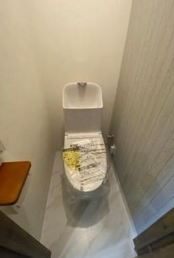 池田市城山町ガレージハウス1階1R トイレの画像